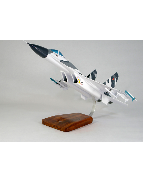 Maquette avion Soukhoi Su-27 Flanker en bois