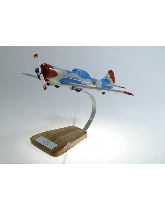 Maquette avion Yakovlev Yak 50 en bois