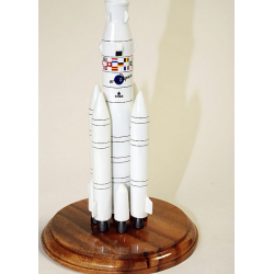 Maquette en bois de l'Ariane 4