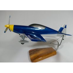 Maquette avion Extra 300 en bois