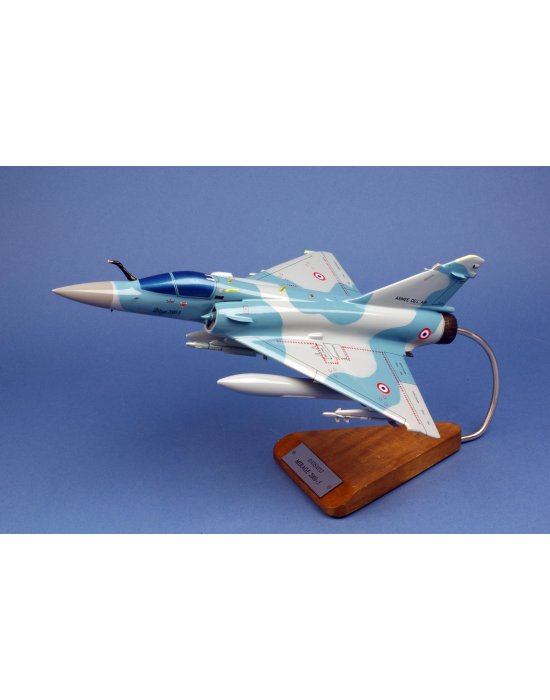 Maquette avion du Mirage 2000-5 en bois